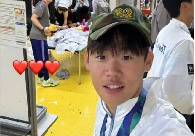 전역모 쓴 AG 축구대표팀 박승수. ⓒ 박승수 SNS