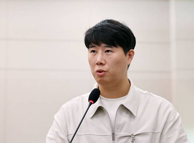 최승호 삼성그룹 초기업노동조합 삼성전자지부(초기업노조) 위원장이 6일 서울 여의도 국회 산업통상자원중소벤처기업위원회에서 열린 산업부에 대한 국정감사에 증인으로 출석, 의원 질의에 답하고 있다. 뉴스1 제공