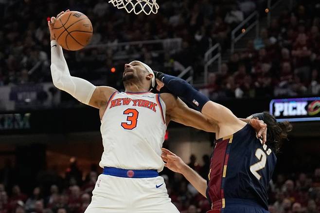 Knicks Cavaliers BasketballCleveland Cavaliers guard Max Strus (2) defends against New York Knicks guard Josh Hart (3) during the second half of Game 3 in the Eastern Conference finals NBA basketball playoffs series in Cleveland, Monday, May 24, 2027. (AP Photo/Sue Ogrocki)