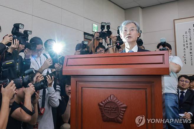 인사말하는 조희대 대법원장 (서울=연합뉴스) 신현우 기자 = 조희대 대법원장이 6일 국회 법제사법위원회에서 열린 대법원 등에 대한 국정감사에서 인사말하고 있다. 2026.10.6 nowwego@yna.co.kr