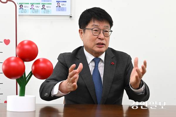 지난달 30일 수원시 사랑의열매 경기사회복지공동모금회에서 권인욱 경기 사랑의열매 회장이 경인일보와 인터뷰하고 있다. 2026.9.30 /최은성기자 ces7198@kyeongin.com