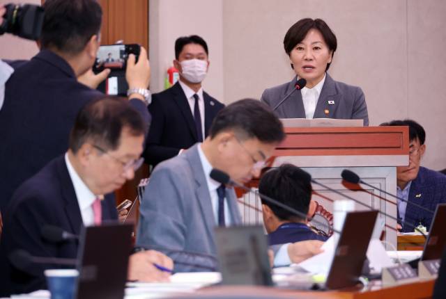 송미령 농림축산식품부 장관이 7일 국회에서 열린 농림축산식품해양수산위원회 국정감사에서 업무보고를 하고 있다. 연합뉴스