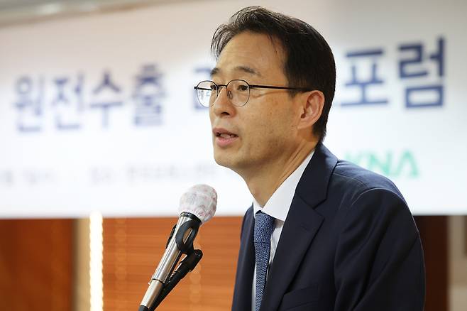 ▲강감찬 산업통상부 무역투자실장이 7일 서울 중구 프레스센터에서 열린 제1회 원전수출 리더스포럼에서 축사하고 있다. 사진=연합뉴스