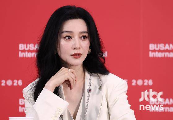 7일 오전 부산 해운대구 우동 영화의 전당 비프힐기자회견장에서 31회 부산국제영화제(BIFF) '미친 노인의 일기' '그녀가 말했다' 판빙빙 기자회견이 열렸다. 부산=박세완 엔터뉴스팀 기자 park.sewan@jtbc.co.kr