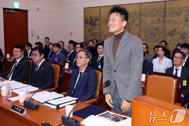 박진영 대중문화교류위원회 공동위원장이 7일 서울 여의도 국회 문화체육관광위원회에서 열린 문화체육관광부에 대한 국정감사에서 증인으로 출석하고 있다. 2026.10.7 ⓒ 뉴스1 황기선 기자