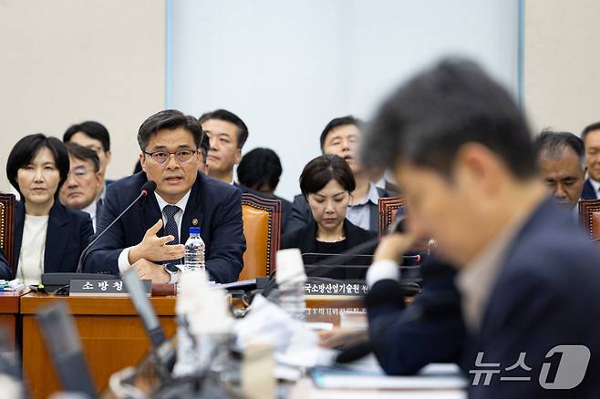 최용철 소방청장이 7일 서울 여의도 국회에서 열린 행정안전위원회의 중앙선거관리위원회 등에 대한 국정감사에 출석해 의원 질의에 답하고 있다. 2026.10.7 ⓒ 뉴스1 유승관 기자