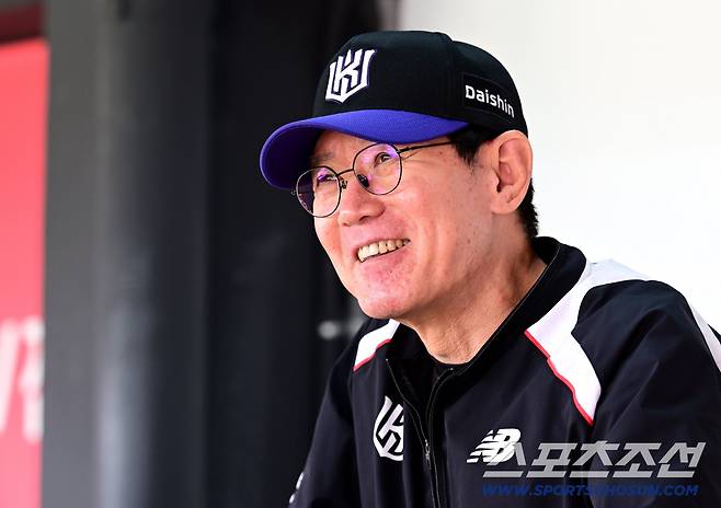 3일 수원 케이티위즈파크에서 열린 KT와 롯데의 경기. 기자들 질문에 답하고 있는 KT 이강철 감독. 수원=송정헌 기자songs@sportschosun.com/2026.10.03/