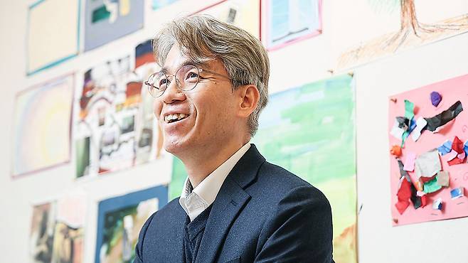 윤홍균 정신건강의학과의원 원장이 중앙일보와 인터뷰하고 있다. 김경록 기자