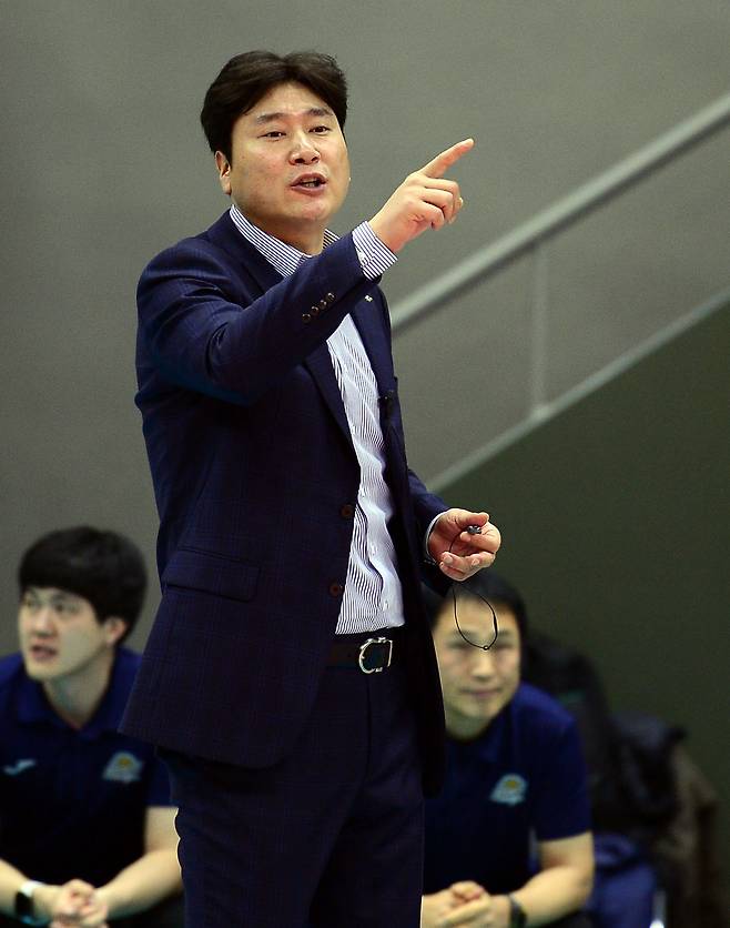 정관장은 6일 권순찬 전 흥국생명 감독에게 새 시즌 지휘봉을 맡겼다. 스포츠동아DB