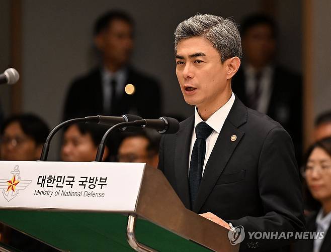 업무 보고 하는 강신철 국방부 장관 (서울=연합뉴스) 강신철 국방부 장관이 7일 서울 용산구 국방부에서 열린 국회 국방위원회 국정감사에서 업무보고를 하고 있다. 2026.10.7 [국회사진기자단] photo@yna.co.kr
