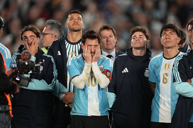Argentina's Lionel Messi reacts after his final match for the national team, a soccer friendly against Benin, in Buenos Aires, Argentina, Tuesday, Oct.6, 2026. (AP/Photo/Gustavo Garello)







<저작권자(c) 연합뉴스, 무단 전재-재배포, AI 학습 및 활용 금지>