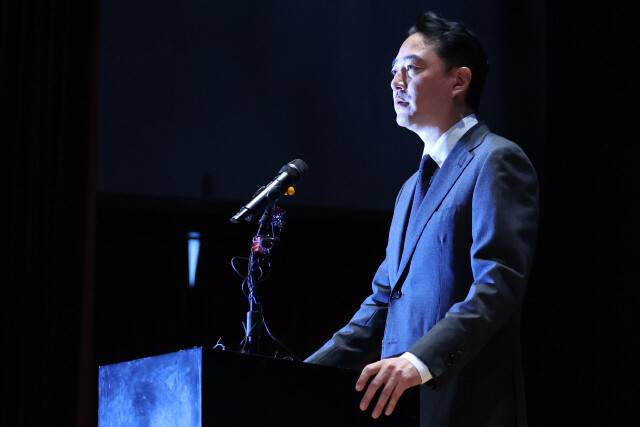홍정도 중앙홀딩스 부회장이 6월15일 서울 마포구 중앙일보빌딩에서 기자회견을 열어 계열사 기업회생절차 신청과 관련해 사과하고 있다. 백소아 기자 thanks@hani.co.kr