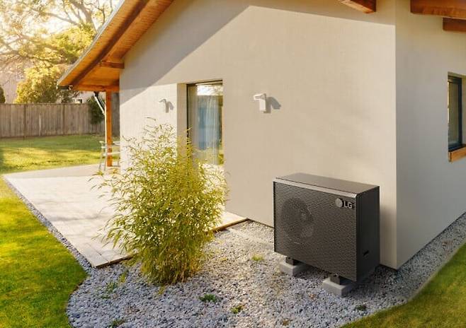 LG전자의 냉난방공조(HVAC) 솔루션 히트펌프 써마브이 R290 모노블럭. LG전자 제공