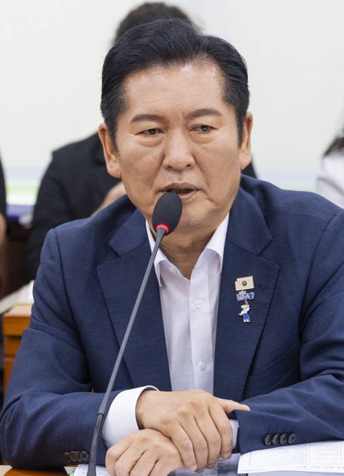 22대 국회 하반기 외통위 전체 회의 첫 참석해 인사말 하는 정청래 전 대표 [자료 연합뉴스]
