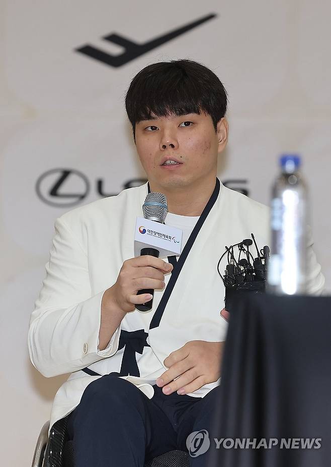 발언하는 배드민턴 박해성 (이천=연합뉴스) 박동주 기자 = 6일 경기도 이천 대한장애인체육회 이천선수촌에서 열린 2026 아이치-나고야 아시안패러게임 기자회견에서 배드민턴 박해성이 발언하고 있다. 2026.10.6 pdj6635@yna.co.kr