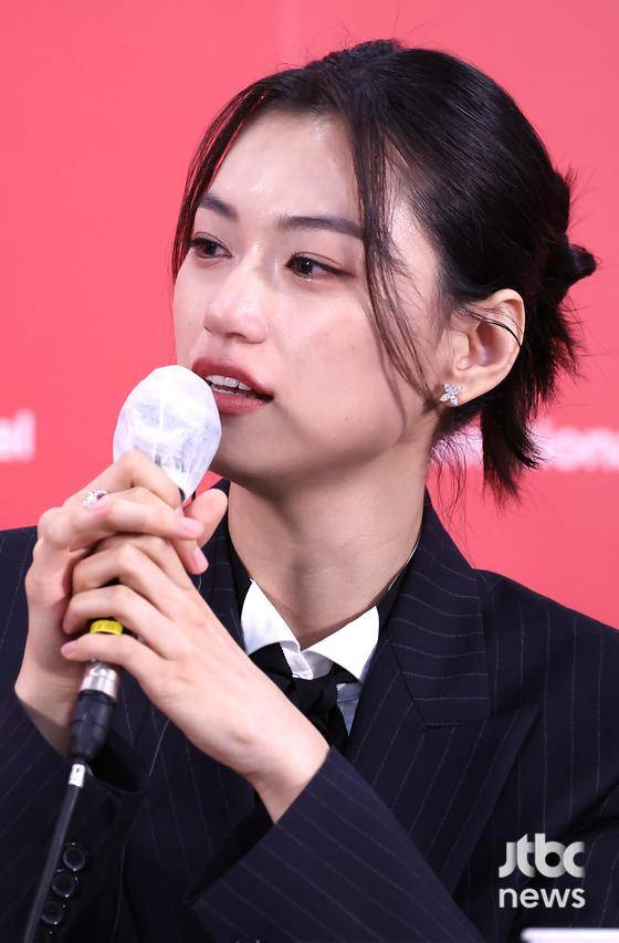 9일 오전 부산 해운대구 우동 영화의 전당 비프힐 기자회견장에서 31회 부산국제영화제(BIFF) 영화 '도라' 기자회견이 열렸다. 정주리 감독, 배우 김도연, 송새벽이 참석했다. 부산=박세완 엔터뉴스팀 기자 park.sewan@jtbc.co.kr
