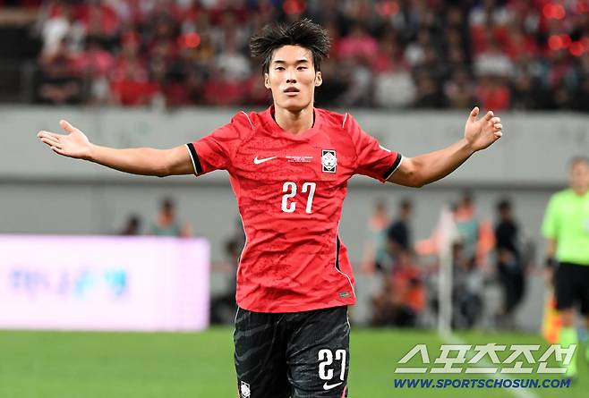 28일 서울월드컵경기장에서 열린 대한민국 축구대표팀과 우루과이의 친선 경기. 김민수가 주심 판정에 어필하고 있다. 상암=박재만 기자 pjm@sportschosun.com/2026.09.28/