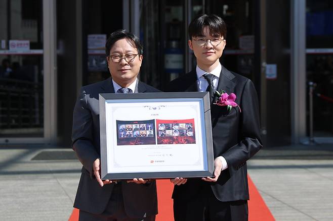 페이커 기념우표 증정식 / 사진=연합뉴스