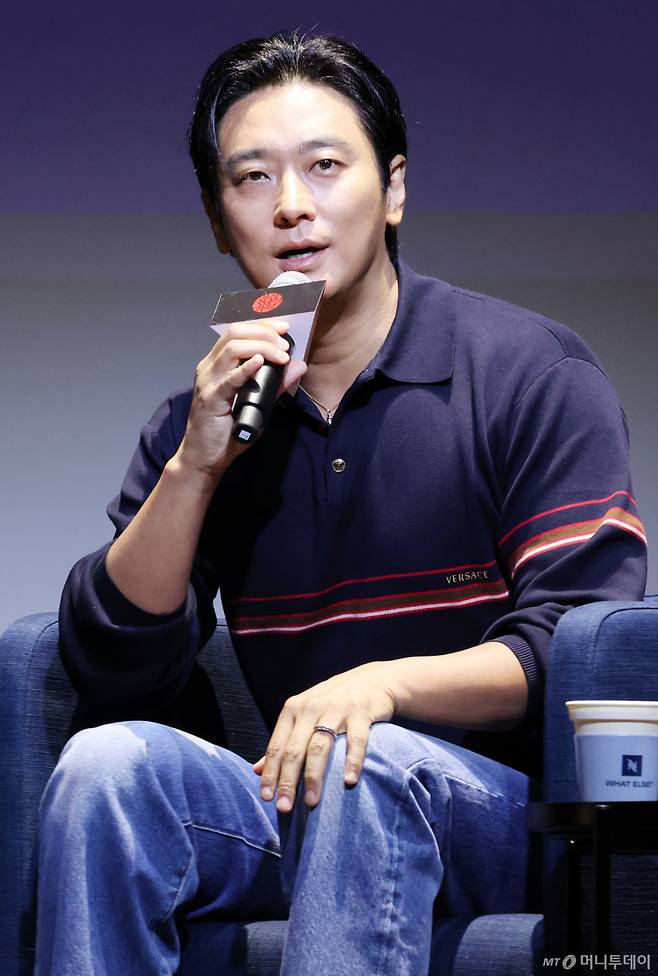 배우 주지훈이 지난 9일 부산광역시 해운대구 신세계백화점 센텀시티 문화홀에서 진행된 액터스 하우스 행사에 참석해 관객들과 대화를 하고 있다./2026.10.09 /사진=김휘선 hwijpg@