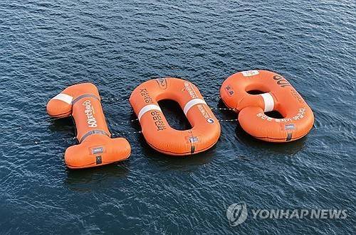 자살 예방 상담 전화 '109' 번호를 바다 위 고무튜브로 형상화한 모습. [이제석광고연구소 제공]