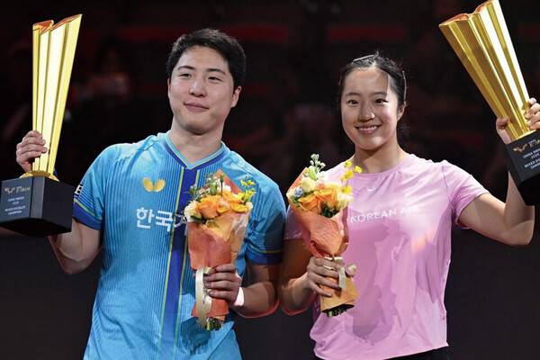 신유빈-임종훈, WTT 중국 스매시 혼합복식 우승. AFP=연합뉴스
