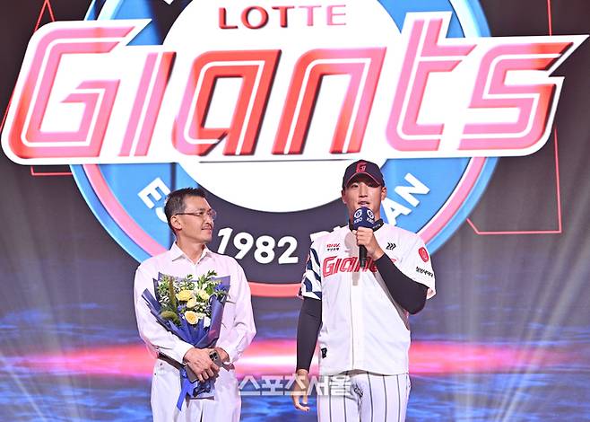 서울 디자인고 박근서가 21일 서울 잠실 롯데호텔 월드에서 열린 2027 KBO 신인드래프트에서 롯데에 지명된 후 소감을 밝히고 있다. 사진 | 최승섭 기자 thunder@sportsseoul.com