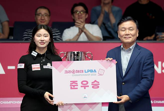 ▲ 강원랜드 하이원위너스 소속 이미래(사진 좌측) 선수가  지난 11일 경기도 고양 킨텍스 PBA 스타디움에서 열린 ‘2026-2027시즌 4차 투어 크라운해태 PBA-LPBA 챔피언십’에서 준우승을 차지했다.