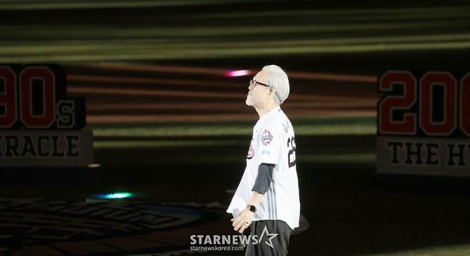 [한번에쓱] '잠실야구장 작별은 그라운드키스로' 김종진(봄 여름 가을 겨울)