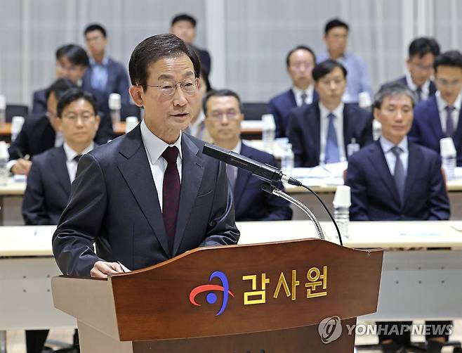 김호철 감사원장, 국정감사 업무보고 (서울=연합뉴스) 류영석 기자 = 김호철 감사원장이 12일 서울 종로구 감사원에서 열린 국회 법제사법위원회 국정감사에 출석해 업무보고를 하고 있다. 2026.10.12 ondol@yna.co.kr