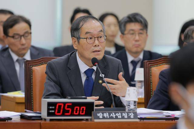 이용철 방위사업청장이 13일 서울 여의도 국회 국방위원회에서 열린 방위사업청 등에 대한 국정감사에서 의원 질의에 답하고 있다. 2026.10.13[사진=유대길 기자 dbeorlf123@ajunews.com]