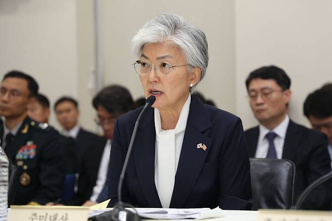 강경화 주미 한국대사가 12일(현지시간) 미국 워싱턴 주미 한국대사관에서 열린 국회 외통위원회 국정감사에서 발언하고 있다. [워싱턴 특파원단]