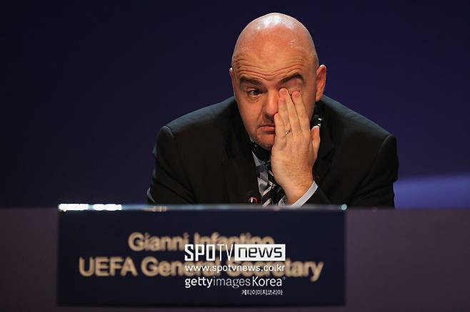 ▲ 영국 '스카이스포츠'는 13일 "잔니 인판티노 FIFA 회장이 2024년 공식적으로 공개하지 않은 130만 파운드의 추가 급여를 받은 사실이 확인됐다"며 "잇따른 논란으로 사퇴 압박을 받는 가운데 새로운 재정적 의혹까지 불거졌다"고 보도했다.