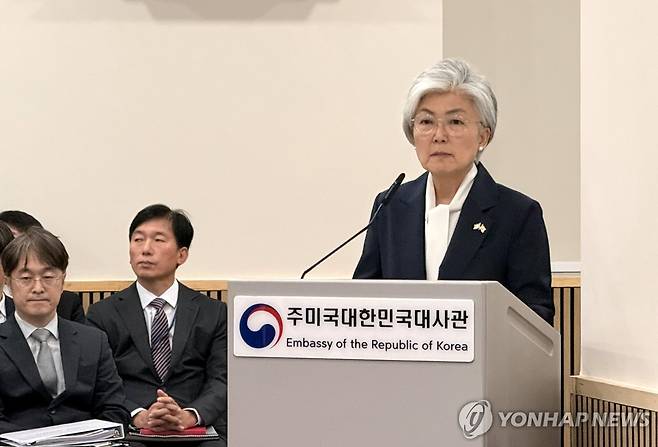 국회 외통위 국정감사, 발언대 선 강경화 주미대사 (워싱턴=연합뉴스) 이유미 특파원 = 강경화 주미한국대사가 12일(현지시간) 워싱턴 DC에서 열린 국회 외교통일위원회 국정감사에서 발언대에 자리하고 있다. 2026.10.13 yumi@yna.co.kr