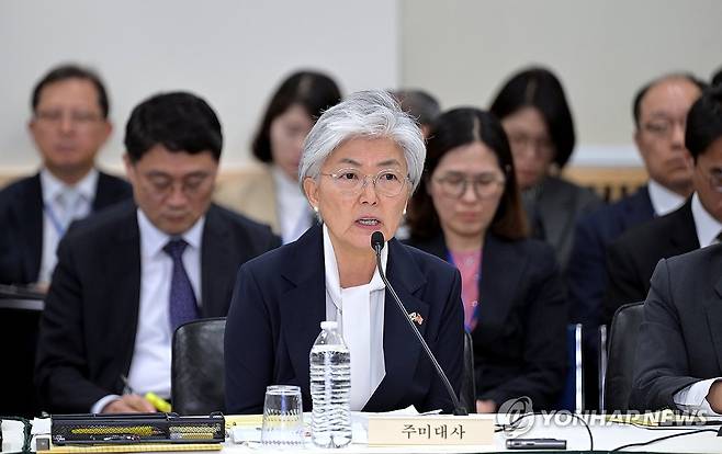 강경화 주미대사 국정감사 발언 (워싱턴=연합뉴스) 강경화 주미한국대사가 12일(현지시간) 워싱턴DC 주미한국대사관에서 열린 국회 외교통일위원회 국정감사에서 발언하고 있다. 2026.10.13 [주미한국대사관 제공. 재판매 및 DB 금지] photo@yna.co.kr