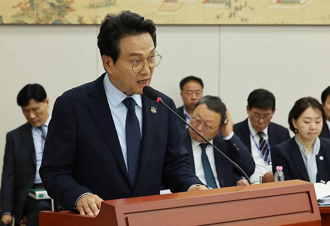 안민석 경기도교육감이 14일 서울 여의도 국회 교육위원회에서 열린 국정감사에 출석해 업무보고를 하고 있다./김경민 기자 time20406@incheonilbo.com