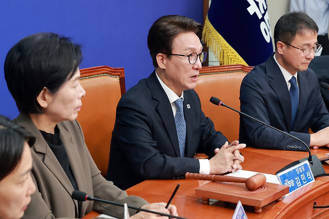 더불어민주당 김민석 대표가 14일 국회에서 열린 최고위원회의에서 발언하고 있다. / 연합뉴스