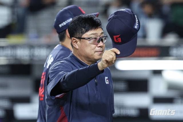 올 시즌을 7위로 마친 프로야구 롯데 자이언츠 김태형 감독의 거취에 야구팬들의 이목이 쏠린다. 롯데 자이언츠 제공