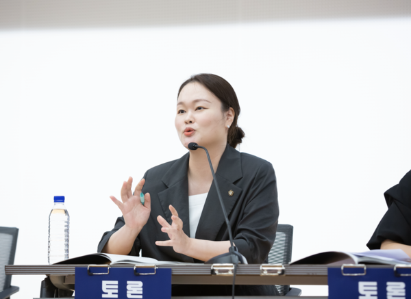 법무법인 라이즈 소속인 임이랑 변호사는 8월 26일 국회도서관 대강당에서 열린 '2026 청소년 도박문제 포럼'의 종합토론에 토론자로 나서 '사법절차와 치유 연계 활성화 방안'을 발표했다(사진=사행산업통합감독위원회)