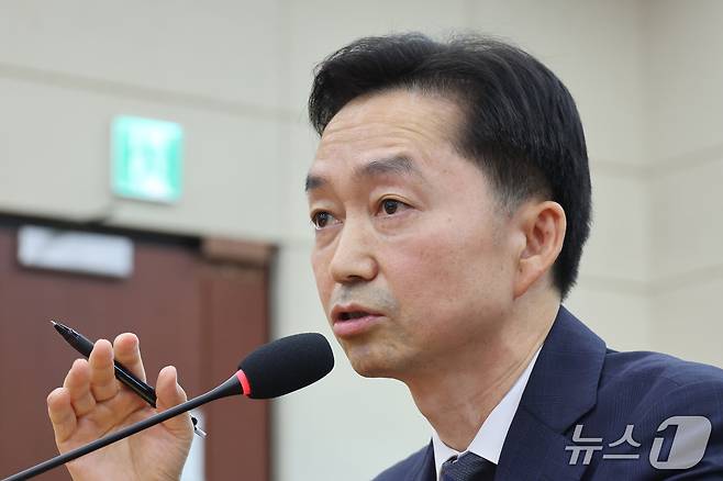 김지용 중대범죄수사청장 후보자가 14일 서울 여의도 국회에서 열린 행정안전위원회 인사청문회에서 생각에 잠겨 있다. 2026.10.14 ⓒ 뉴스1 신웅수 기자