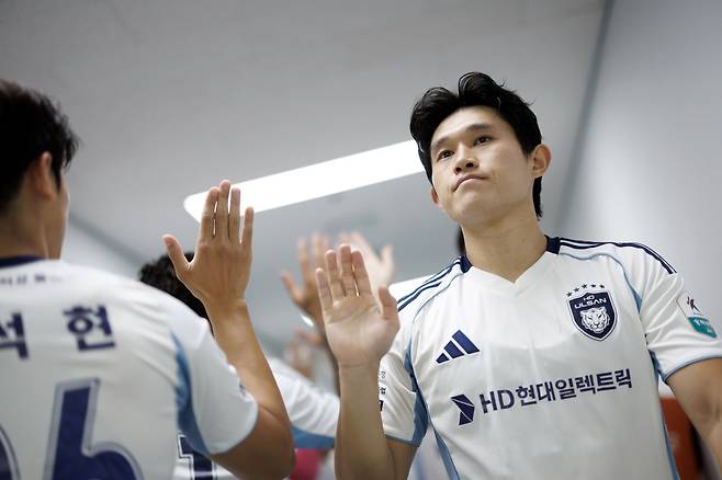 광주월드컵경기장/ K리그1/ 광주FC vs 울산HDFC/ 울산 이동경/ 출전준비/ photo by Jaehoon Kim