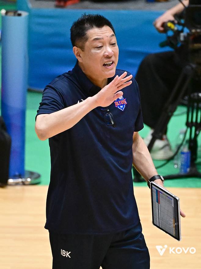 Hwaseong IBK Altos head coach Masayoshi Manabe KOREAN VOLLEYBALL FEDERATION