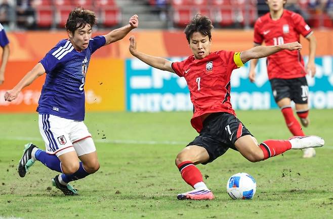 한일전 결승골의 주인공 엄지성 - 3일 일본 아이치현 도요타 스타디움에서 열린 2026 아이치·나고야 아시안게임 축구 결승전 대한민국과 일본의 경기, 대한민국 엄지성이 골을 넣고 있다. 2026.10.3/뉴스1