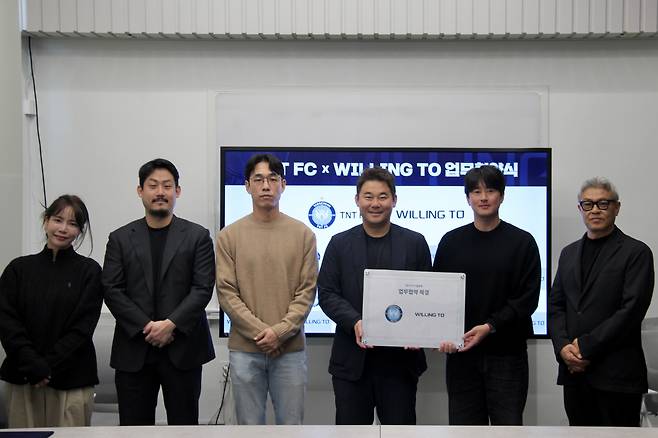 ▲ 양천 TNT FC가 윌링투, 레코드피자와 삼자 파트너십을 체결했다. ⓒTNT FC