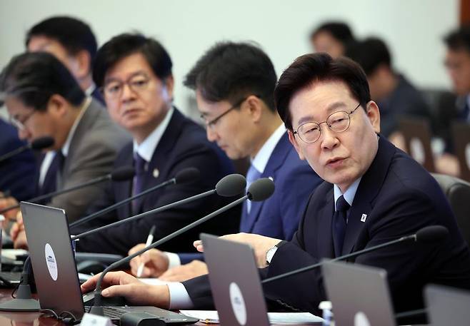 이재명 대통령이 15일 청와대에서 열린 수석보좌관회의에서 발언하고 있다. 청와대통신사진기자단