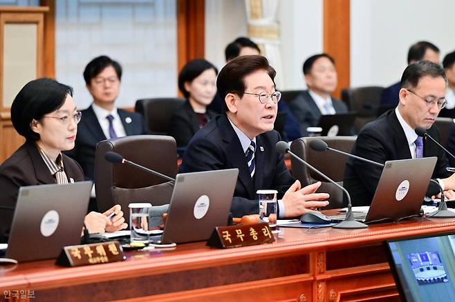 이재명 대통령이 13일 청와대에서 열린 국무회의에서 발언하고 있다. 왕태석 선임기자