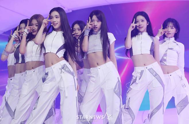 '이수만 걸그룹' A2O 라이트가 12일 오후 경기 고양시 일산 킨텍스 2전시장에서 진행된 'WELCOME TO SOULITE From A2O SOUL A2O LITE'(웰컴 투 소울라이트 프롬 A2O 소울 A2O 라이트) 데뷔 쇼케이스에서 멋진 무대를 펼치고 있다. /2026.10.12 /사진=이동훈 photoguy@