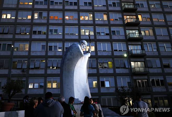 교황 입원 중인 제멜리 대학병원 [AFP=연합뉴스. 재판매 및 DB 금지]