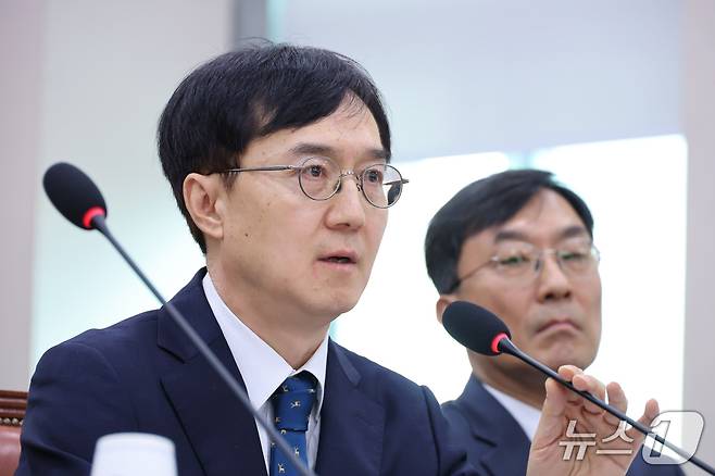 오민석 서울중앙지방법원장이 16일 서울 여의도 국회에서 열린 법제사법위원회의 서울고등법원 등에 대한 국정감사에서 의원 질의에 답변하고 있다. 2026.10.16 ⓒ 뉴스1 신웅수 기자