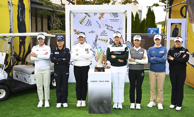 한국여자프로골프(KLPGA)투어 아이스버그·서울신문 오픈(총상금 15억원)을 앞둔 국내외 정상급 선수들은 대회 하루 전인 15일 경기 이천시 H1클럽(파72)에서 선전을 다짐하고 있다.