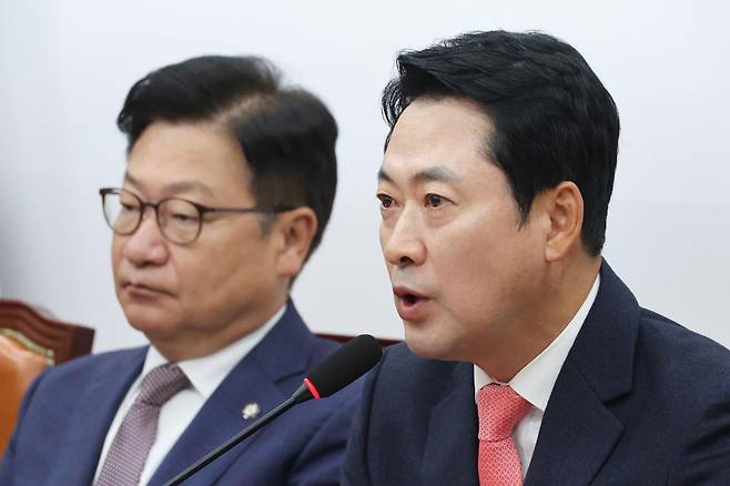 장동혁 국민의힘 대표가 15일 서울 여의도 국회에서 열린 최고위원회의에서 발언하고 있다. 뉴스1